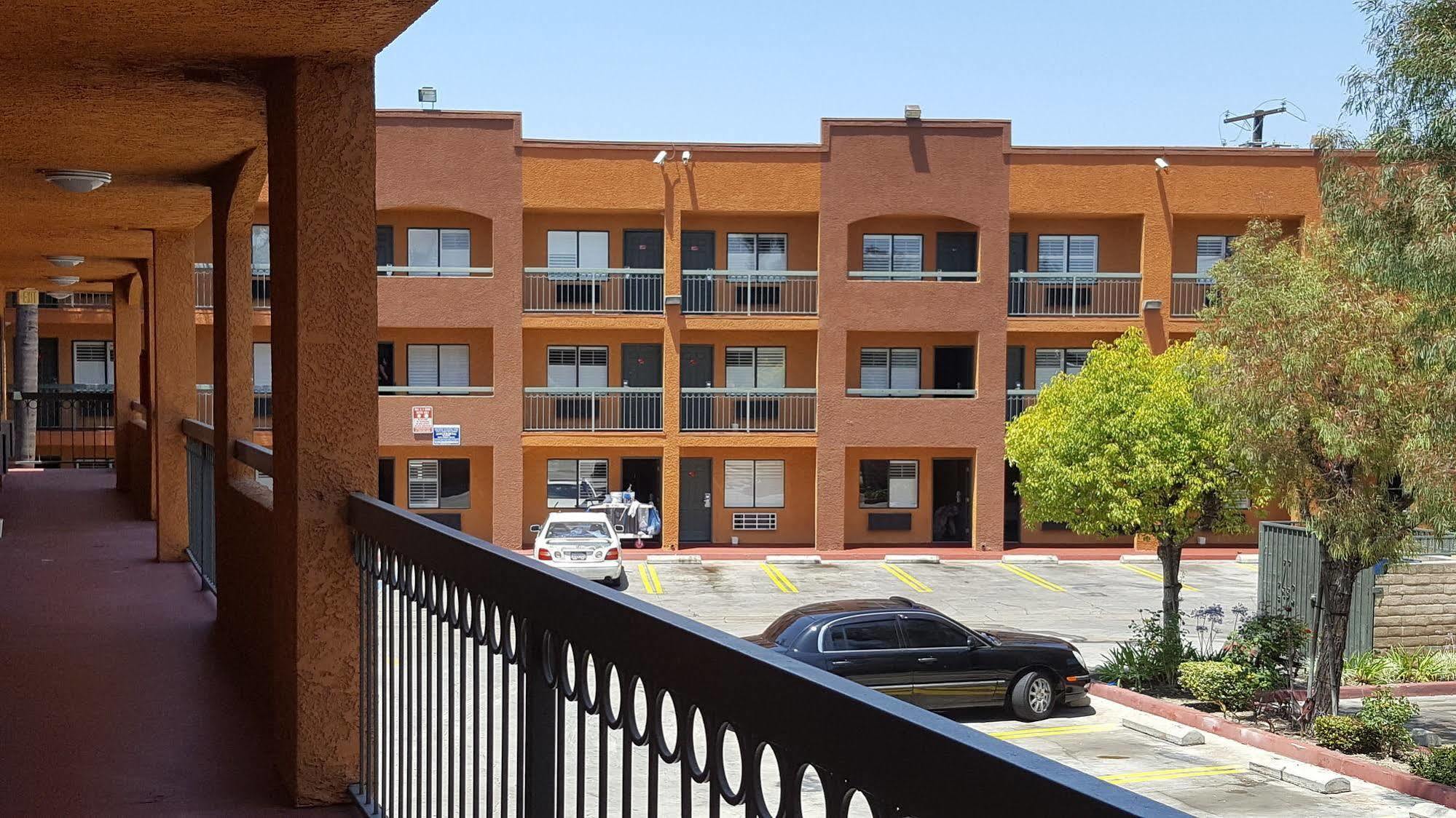 Travel Plaza Inn Compton Bagian luar foto