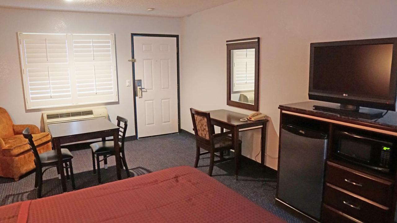 Travel Plaza Inn Compton Bagian luar foto