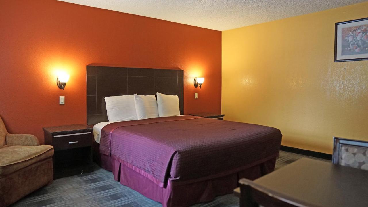 Travel Plaza Inn Compton Bagian luar foto