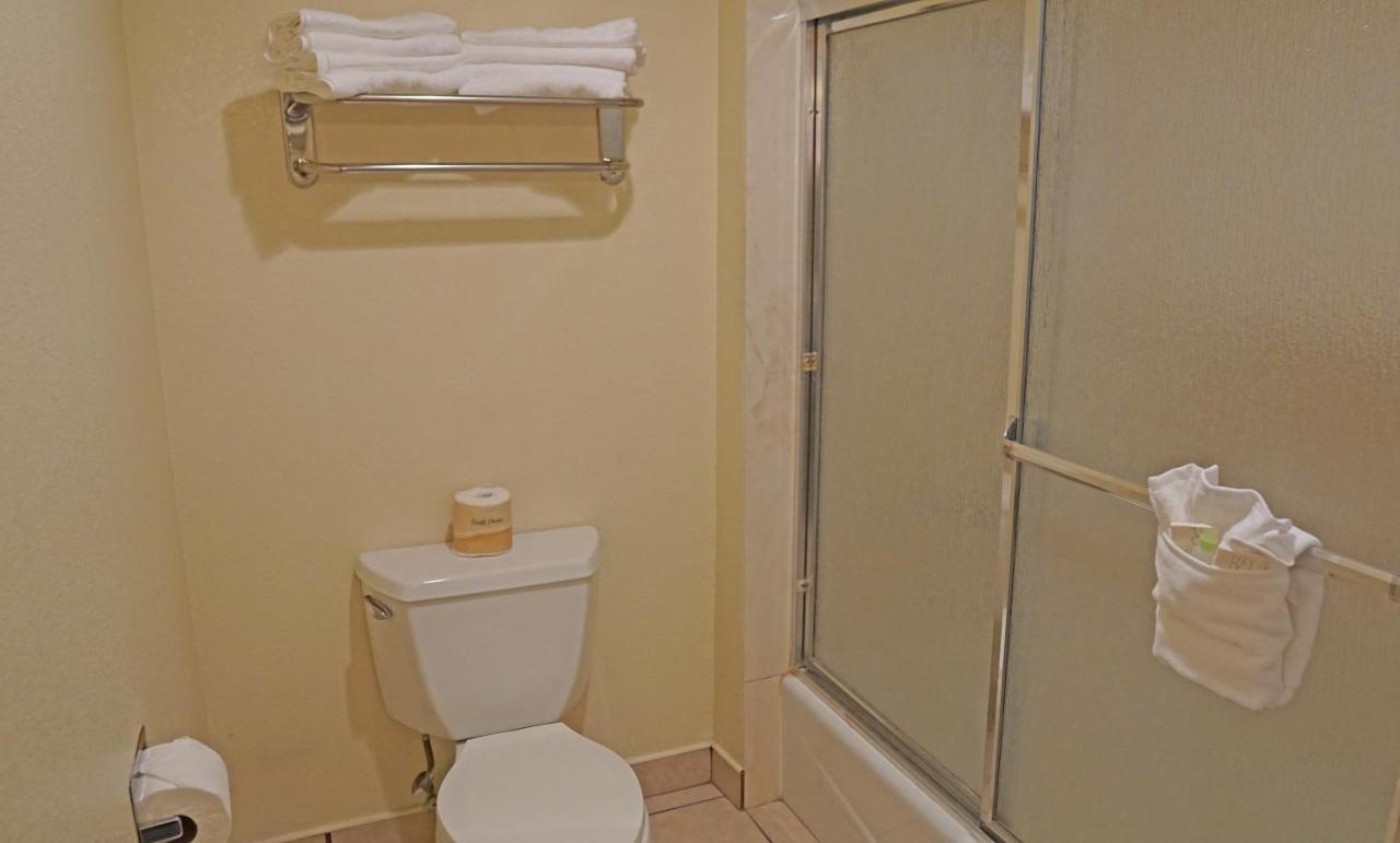 Travel Plaza Inn Compton Bagian luar foto
