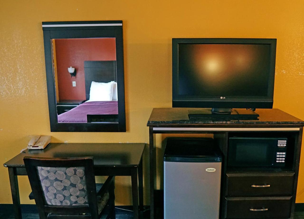 Travel Plaza Inn Compton Bagian luar foto