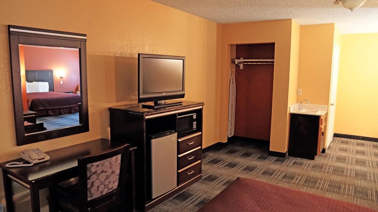 Travel Plaza Inn Compton Bagian luar foto