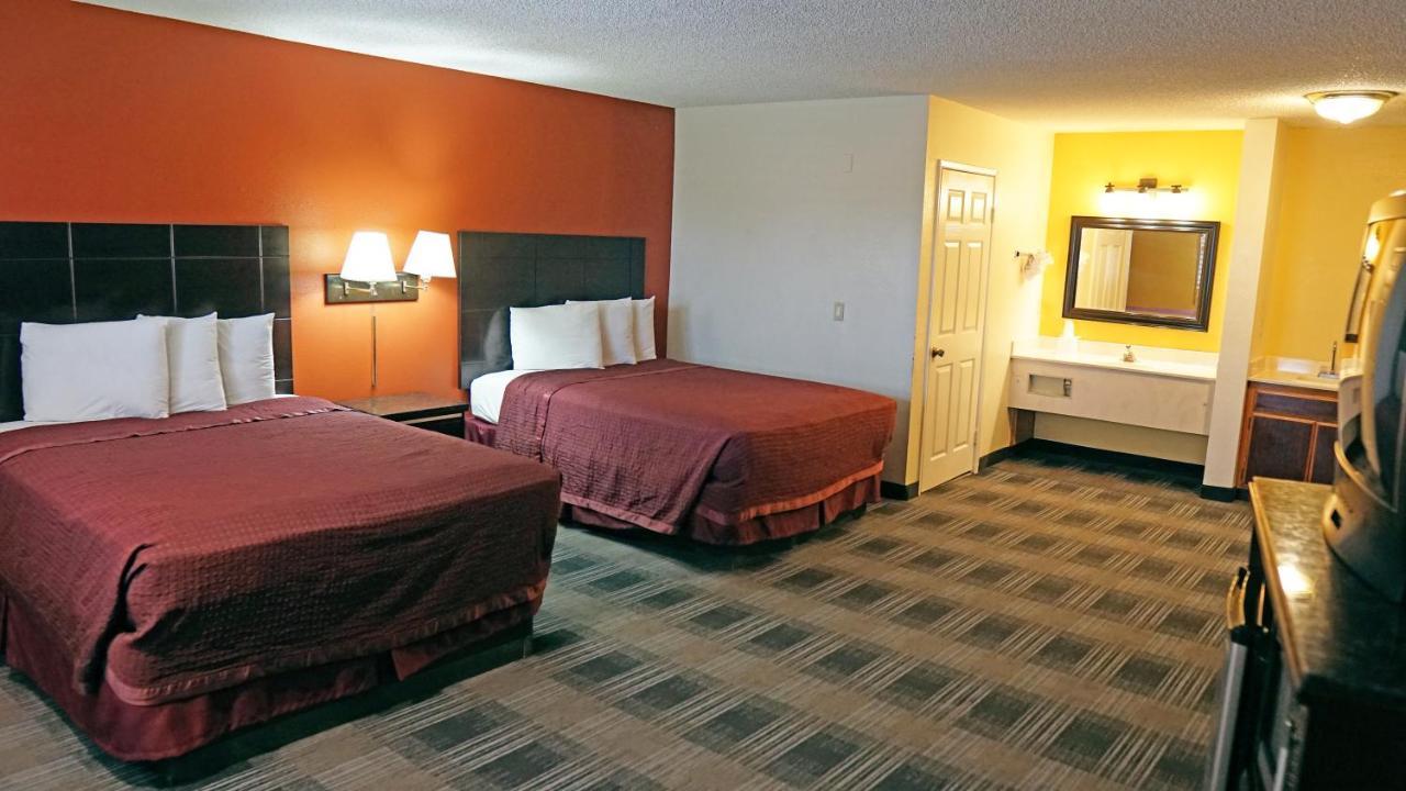 Travel Plaza Inn Compton Bagian luar foto