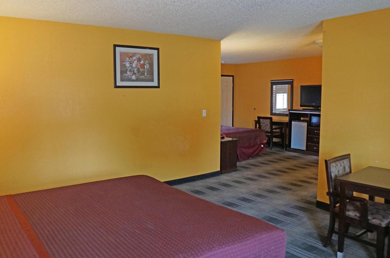 Travel Plaza Inn Compton Bagian luar foto